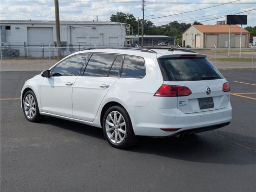 Pure White 2016 Volkswagen Golf SportWagen TSI SE 4-Door