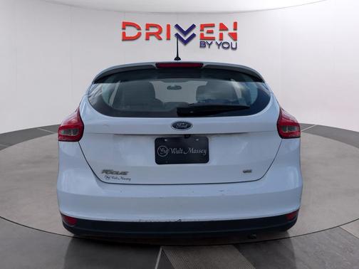 Oxford White 2018 Ford Focus SE
