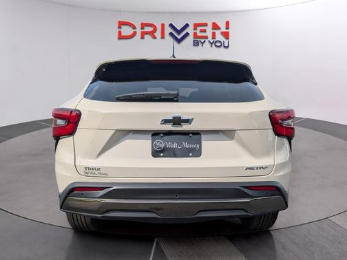 White Sands 2026 Chevrolet Trax FWD ACTIV