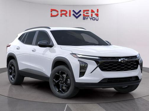 Summit White 2026 Chevrolet Trax LT