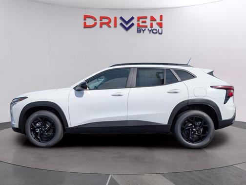 Summit White 2026 Chevrolet Trax LT