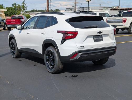 Summit White 2026 Chevrolet Trax LT