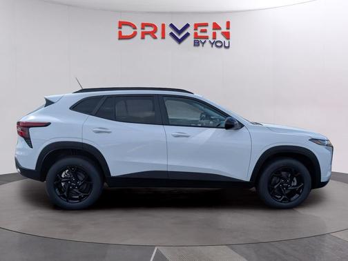 Summit White 2026 Chevrolet Trax LT