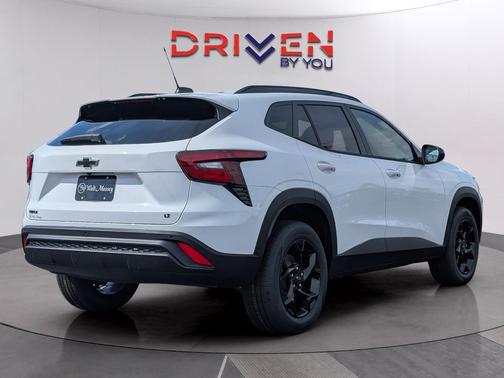 Summit White 2026 Chevrolet Trax LT