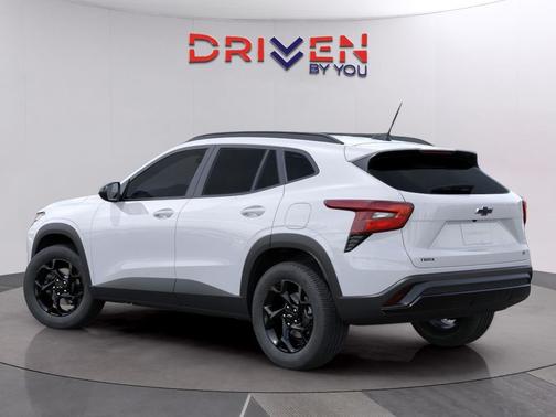Summit White 2026 Chevrolet Trax LT