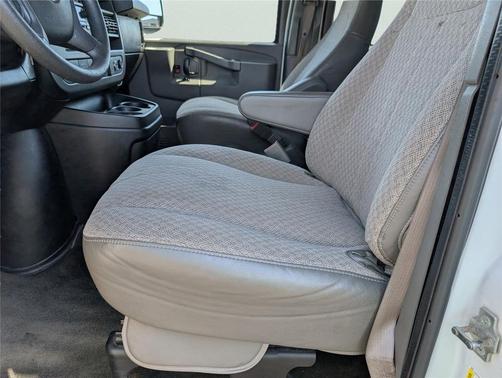 Summit White 2017 Chevrolet Express 3500 LT