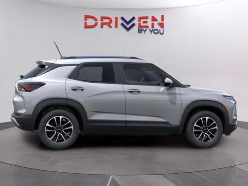 Sterling Gray Metallic 2026 Chevrolet Trailblazer LT