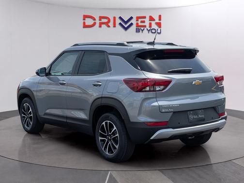 Sterling Gray Metallic 2026 Chevrolet Trailblazer LT