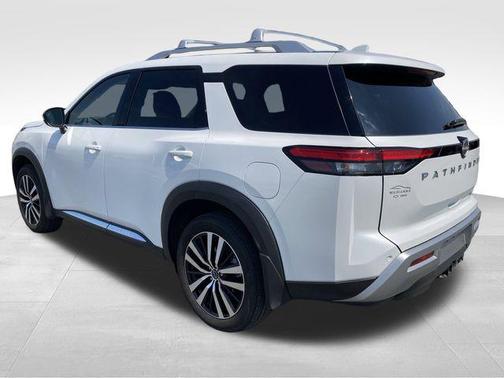 2025 Nissan Pathfinder Platinum FWD