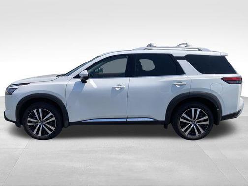 2025 Nissan Pathfinder Platinum FWD