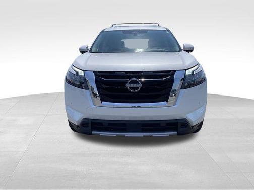 2025 Nissan Pathfinder Platinum FWD