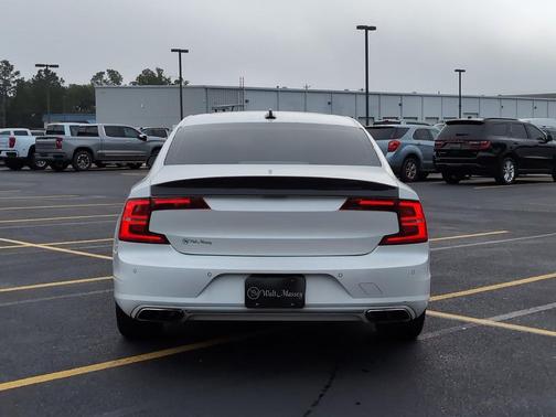 Crystal White Pearl Metallic 2018 Volvo S90 T6 Momentum