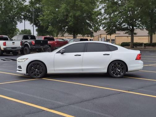 Crystal White Pearl Metallic 2018 Volvo S90 T6 Momentum