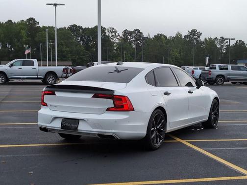 Crystal White Pearl Metallic 2018 Volvo S90 T6 Momentum