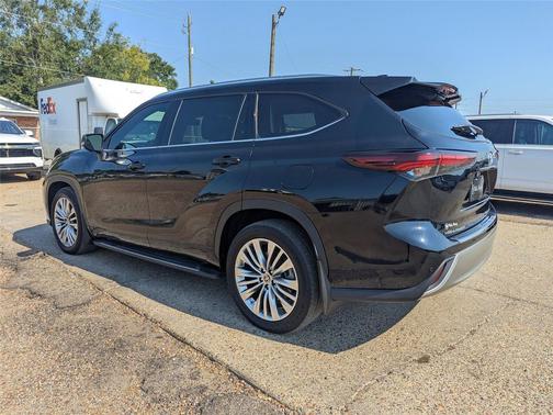 2024 Toyota Highlander Platinum