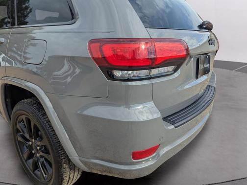 2022 Jeep Grand Cherokee Laredo