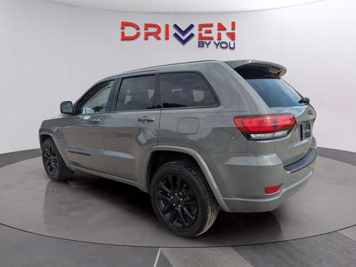 2022 Jeep Grand Cherokee Laredo