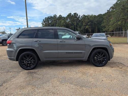 2022 Jeep Grand Cherokee Laredo