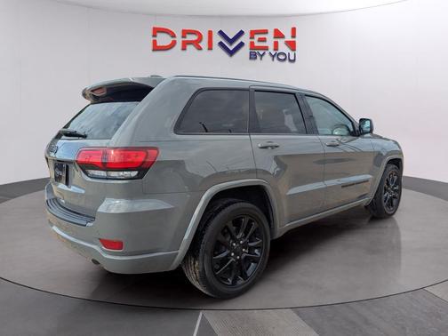 2022 Jeep Grand Cherokee Laredo