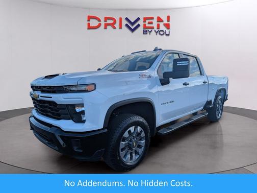 Summit White 2026 Chevrolet Silverado 2500 Custom
