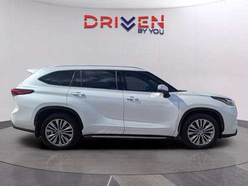 2022 Toyota Highlander Platinum