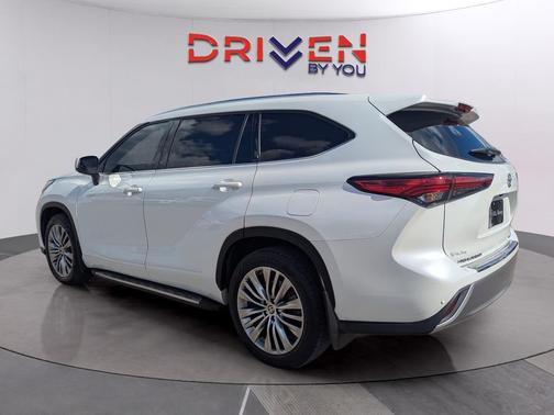 2022 Toyota Highlander Platinum