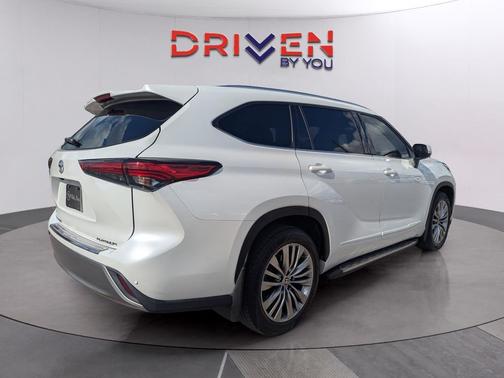 2022 Toyota Highlander Platinum
