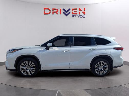2022 Toyota Highlander Platinum