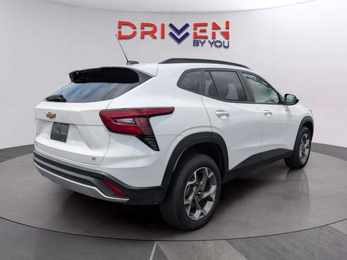 Summit White 2025 Chevrolet Trax LT