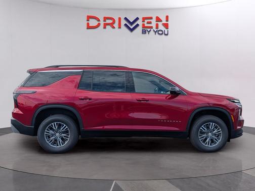 Radiant Red Tintcoat 2026 Chevrolet Traverse LT