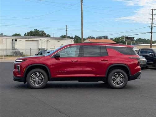 Radiant Red Tintcoat 2026 Chevrolet Traverse LT