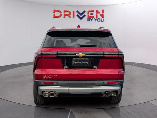 Radiant Red Tintcoat 2026 Chevrolet Traverse LT