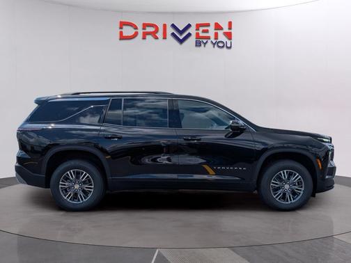 Mosaic Black Metallic 2026 Chevrolet Traverse LT