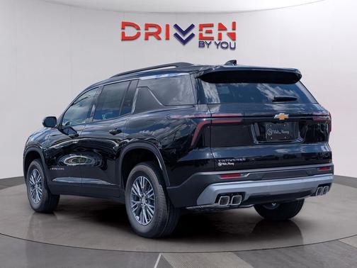 Mosaic Black Metallic 2026 Chevrolet Traverse LT
