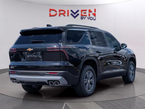 Mosaic Black Metallic 2026 Chevrolet Traverse LT