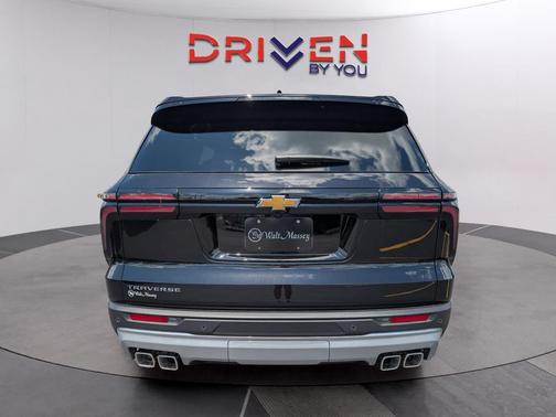Mosaic Black Metallic 2026 Chevrolet Traverse LT