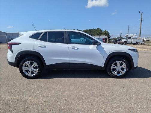 2025 Chevrolet Trax LS