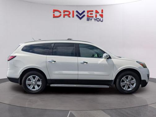 WHITE 2014 Chevrolet Traverse 2LT