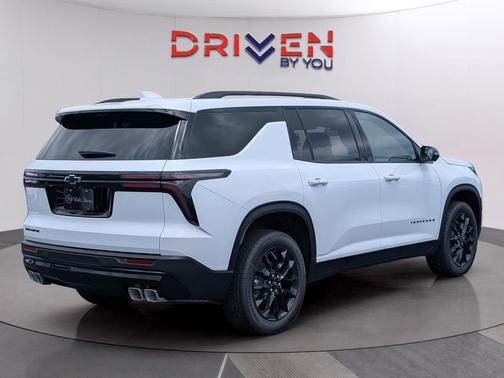 Summit White 2026 Chevrolet Traverse LT