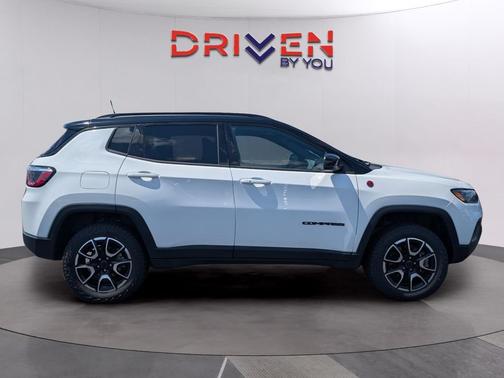 Bright White Clearcoat 2025 Jeep Compass Trailhawk