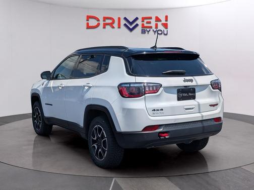 Bright White Clearcoat 2025 Jeep Compass Trailhawk