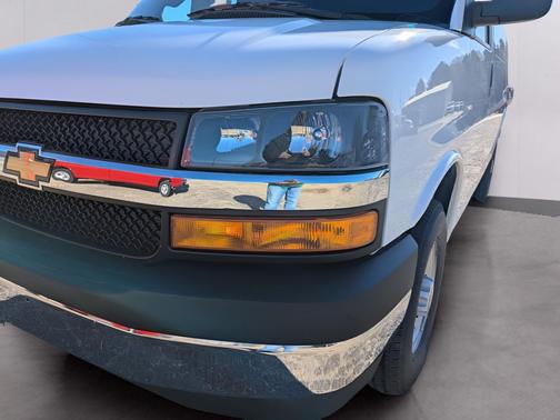2025 Chevrolet Express 2500 Work Van