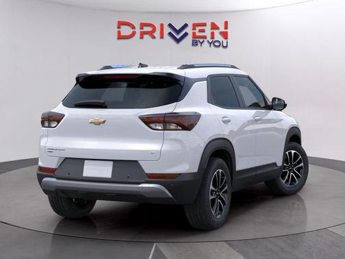 Summit White 2026 Chevrolet Trailblazer LT