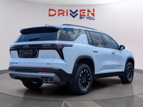 Polar White Tricoat 2026 Chevrolet Traverse AWD Z71
