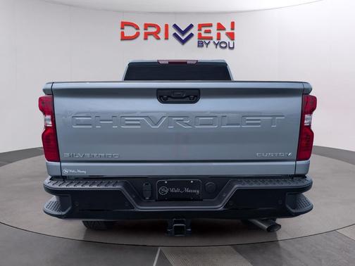Sterling Gray Metallic 2026 Chevrolet Silverado 2500 Custom
