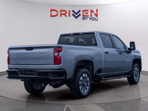 Sterling Gray Metallic 2026 Chevrolet Silverado 2500 Custom