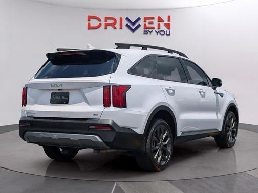 Glacial White Pearl 2023 Kia Sorento SX