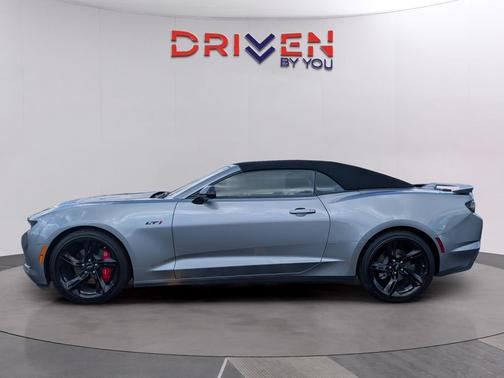 Sharkskin Metallic 2023 Chevrolet Camaro RWD Convertible LT1