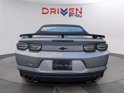 Sharkskin Metallic 2023 Chevrolet Camaro RWD Convertible LT1