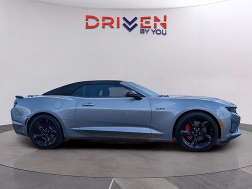 Sharkskin Metallic 2023 Chevrolet Camaro RWD Convertible LT1
